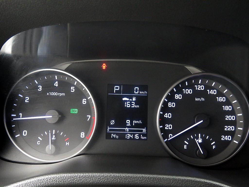 HYUNDAI Avante - Vista 12