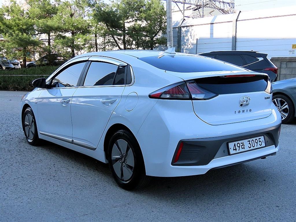 HYUNDAI Ioniq - Vista 3