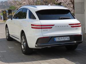 Genesis GV70 - Vista 8