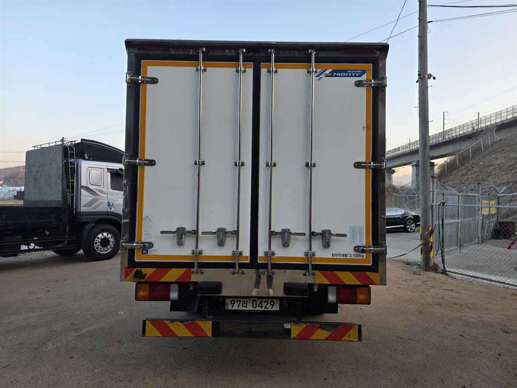 medium and large cargo truck - Vista 6