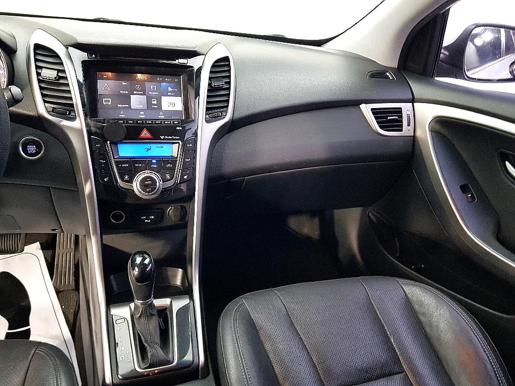 HYUNDAI i30 - Vista 10