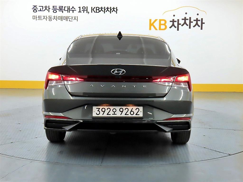 HYUNDAI Avante - Vista 3