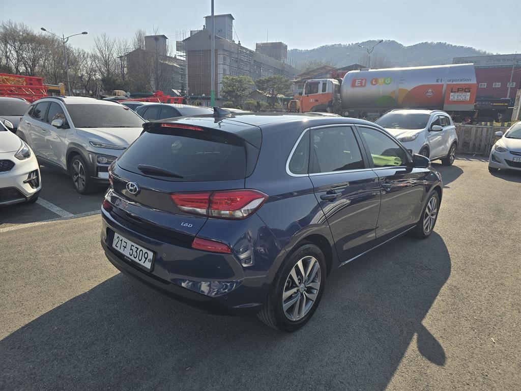 HYUNDAI i30 - Vista 4