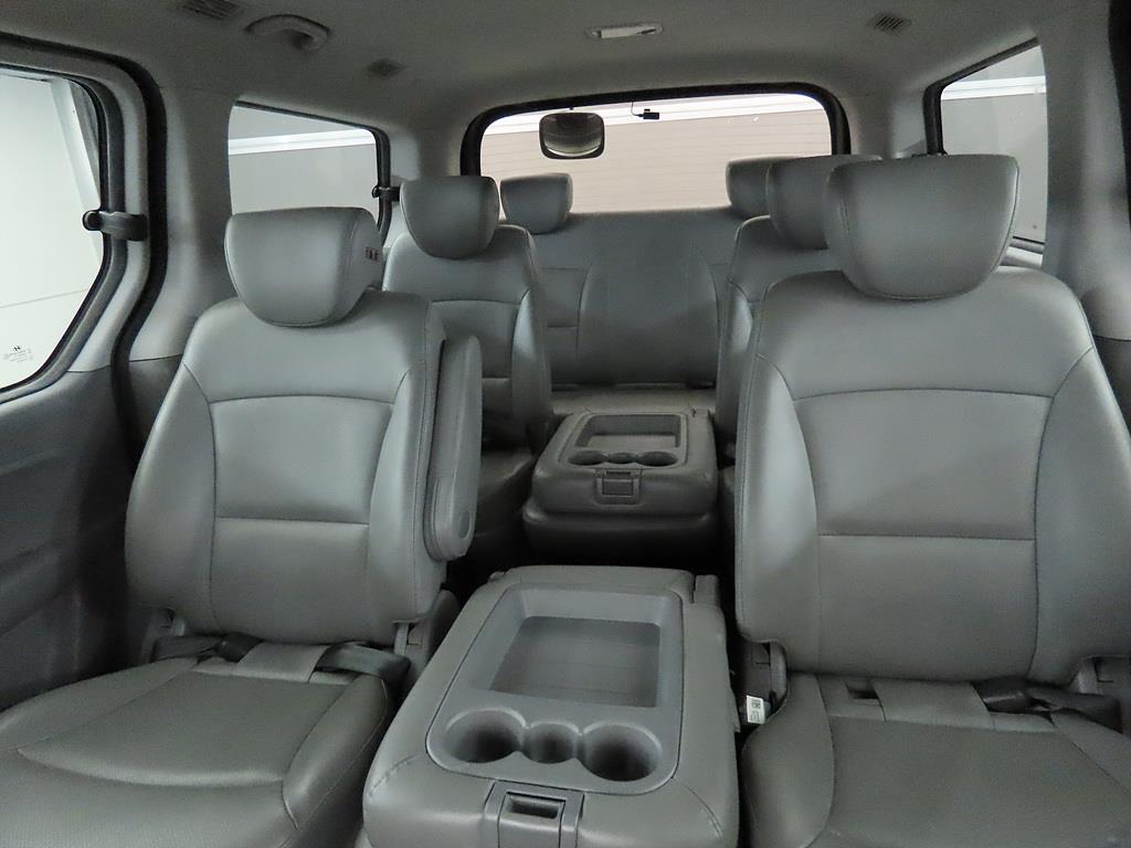 HYUNDAI Starex - Vista 7