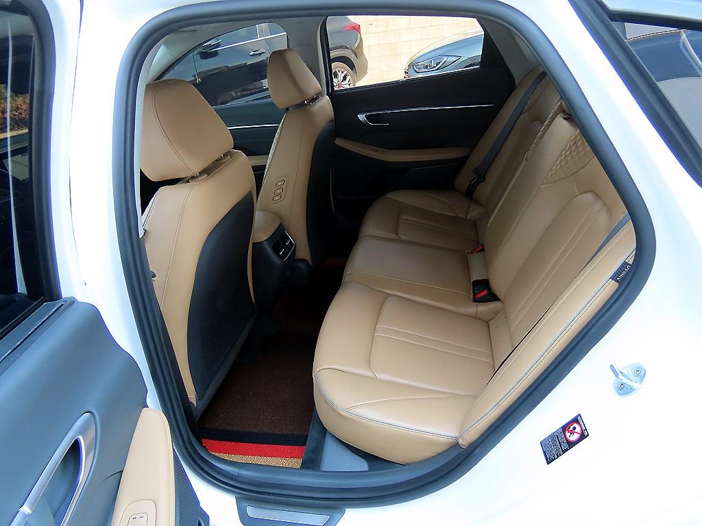 HYUNDAI Sonata - Vista 6