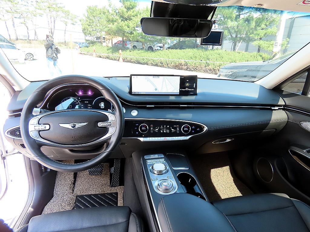 Genesis GV70 - Vista 7