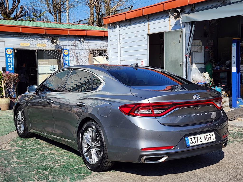 HYUNDAI Grandeur - Vista 3