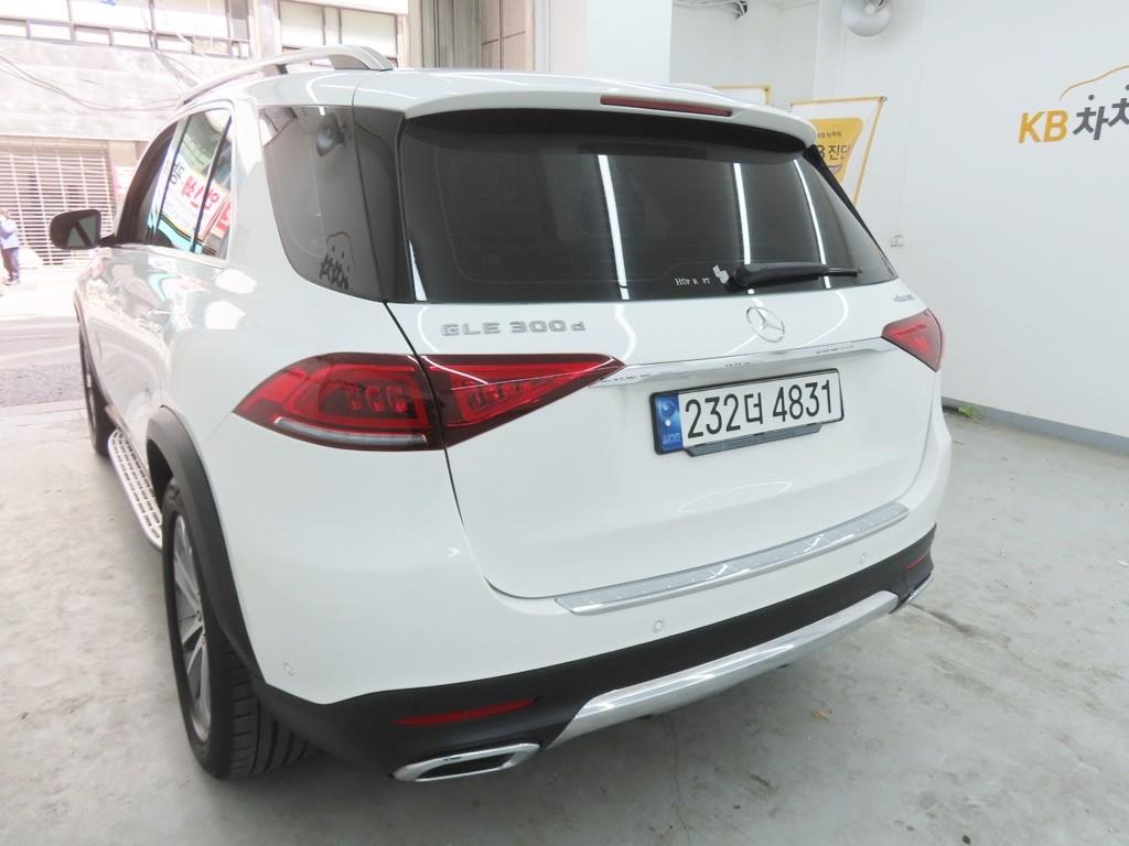 Mercedes Benz GLE Class - Vista 4