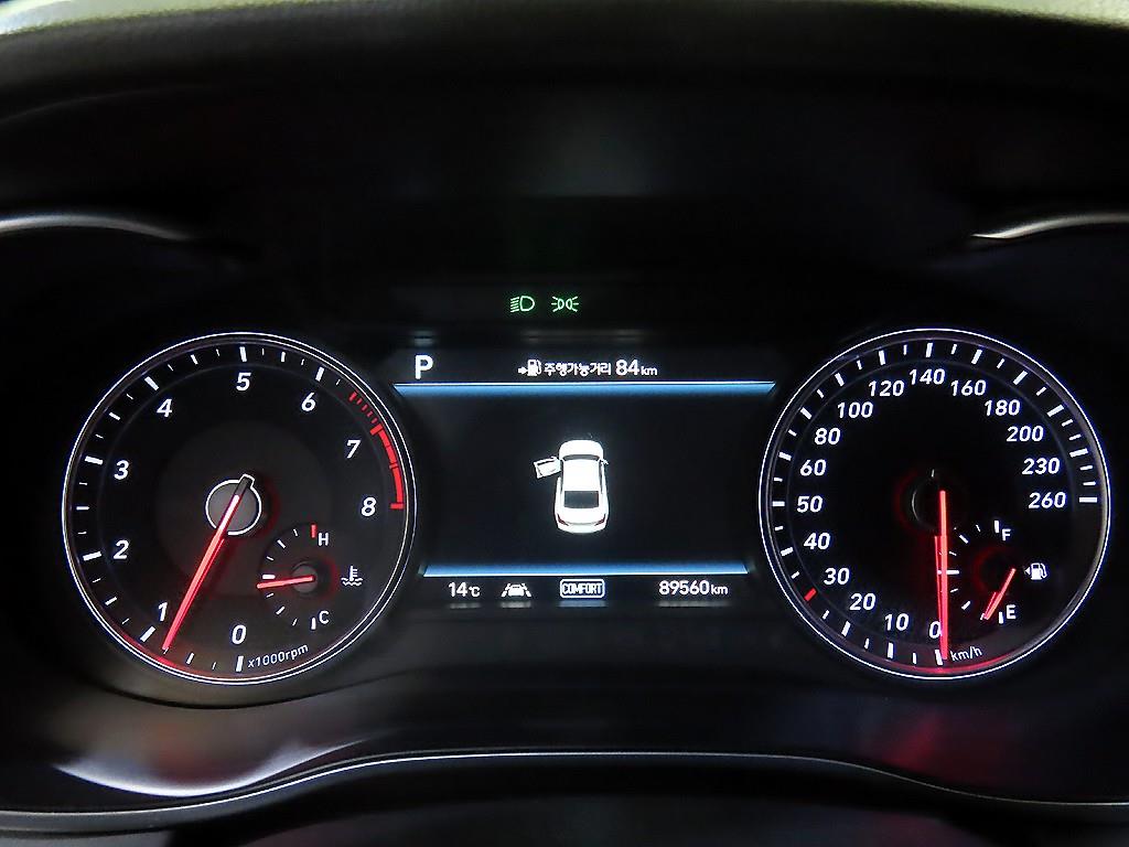 Genesis G70 - Vista 9