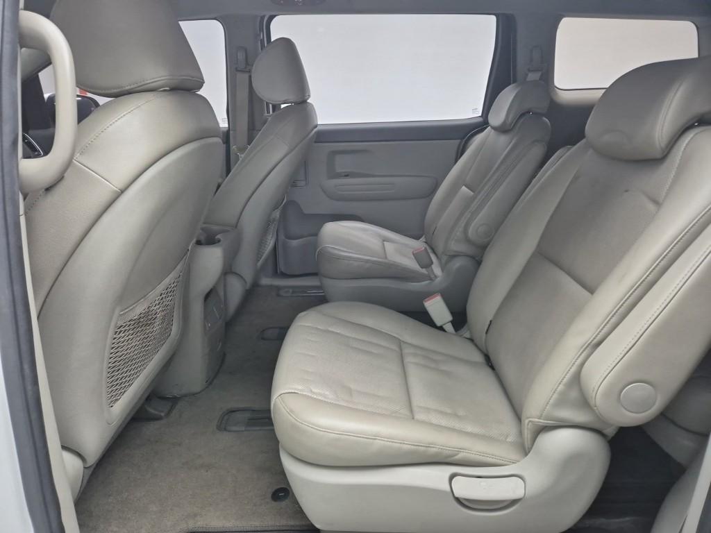 KIA Carnival - Vista 12
