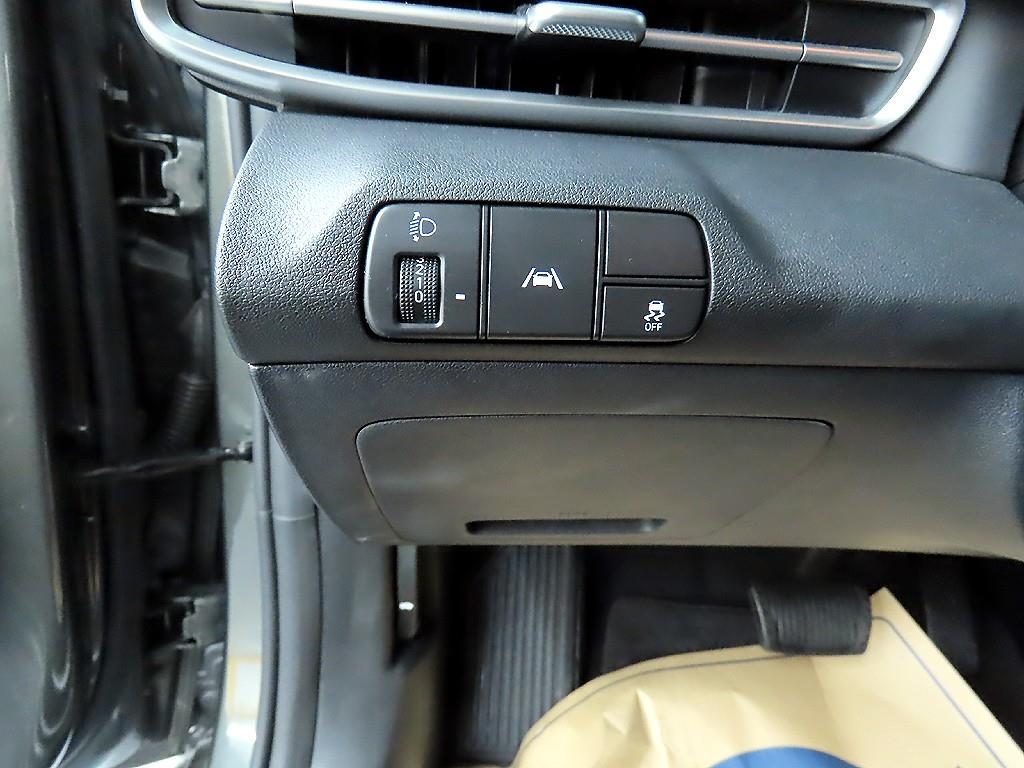 HYUNDAI Avante - Vista 12