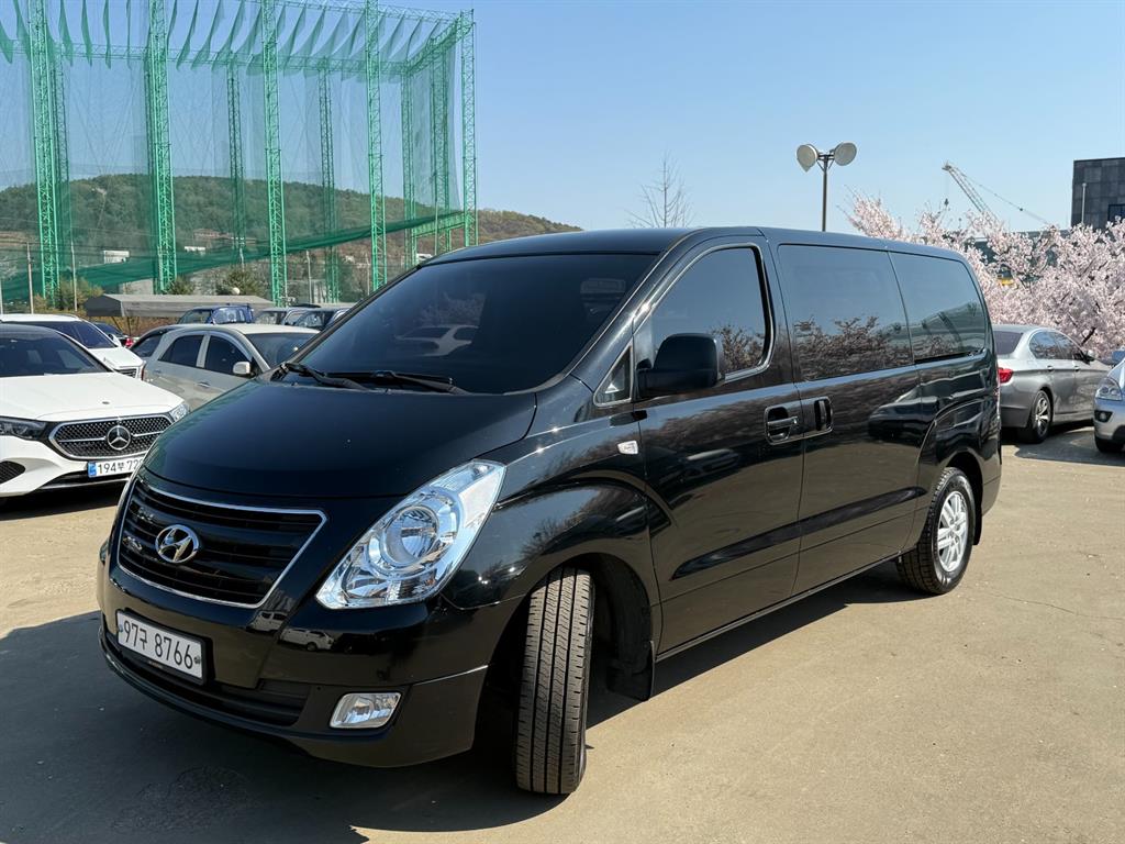 HYUNDAI Starex - Vista 2