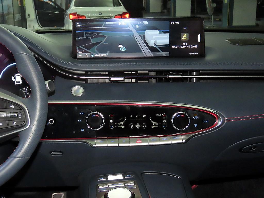 Genesis GV70 - Vista 11