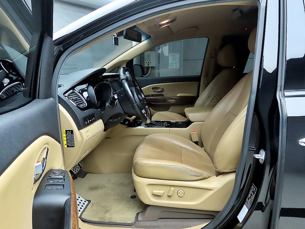 KIA Carnival - Vista 5