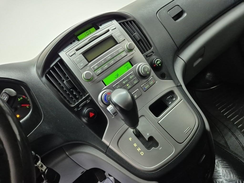 HYUNDAI Starex - Vista 10