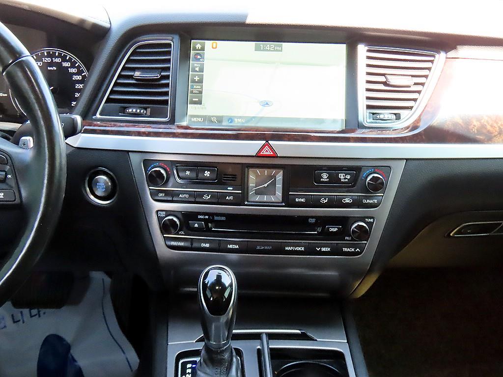 HYUNDAI Genesis - Vista 10