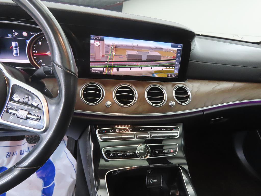 Mercedes Benz E class - Vista 10