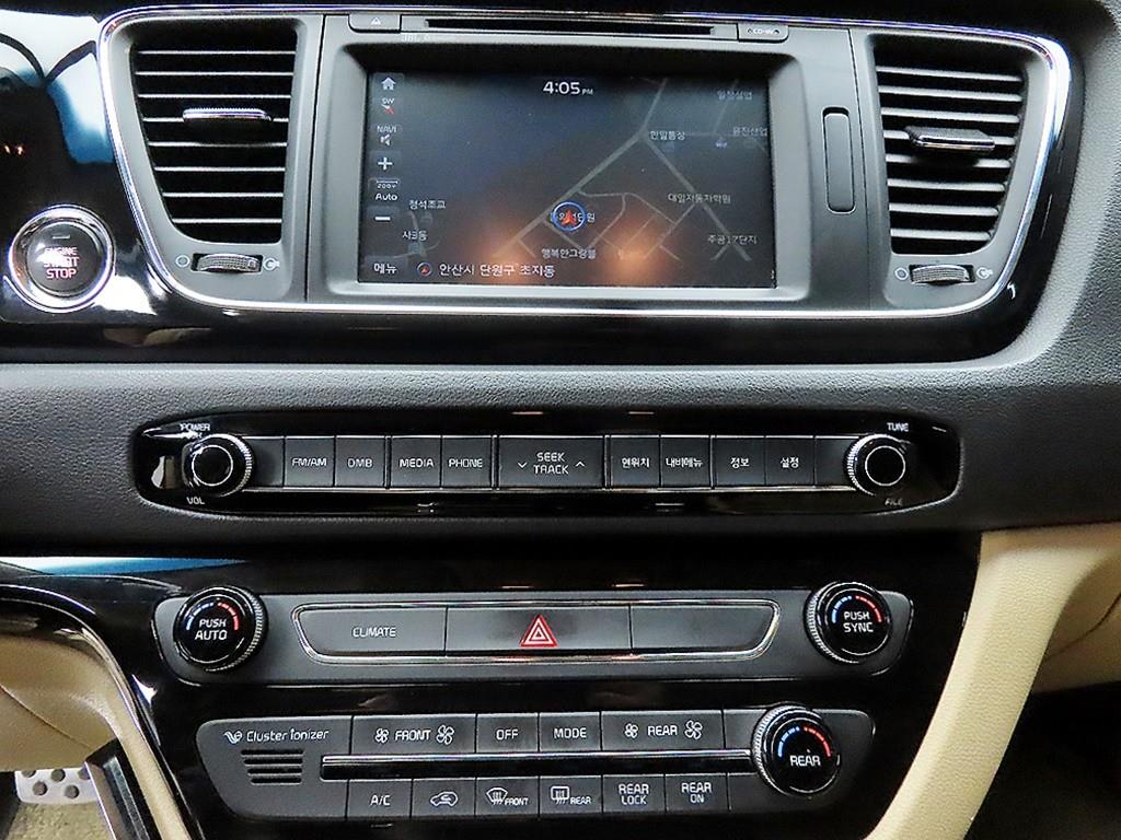 KIA Carnival - Vista 12