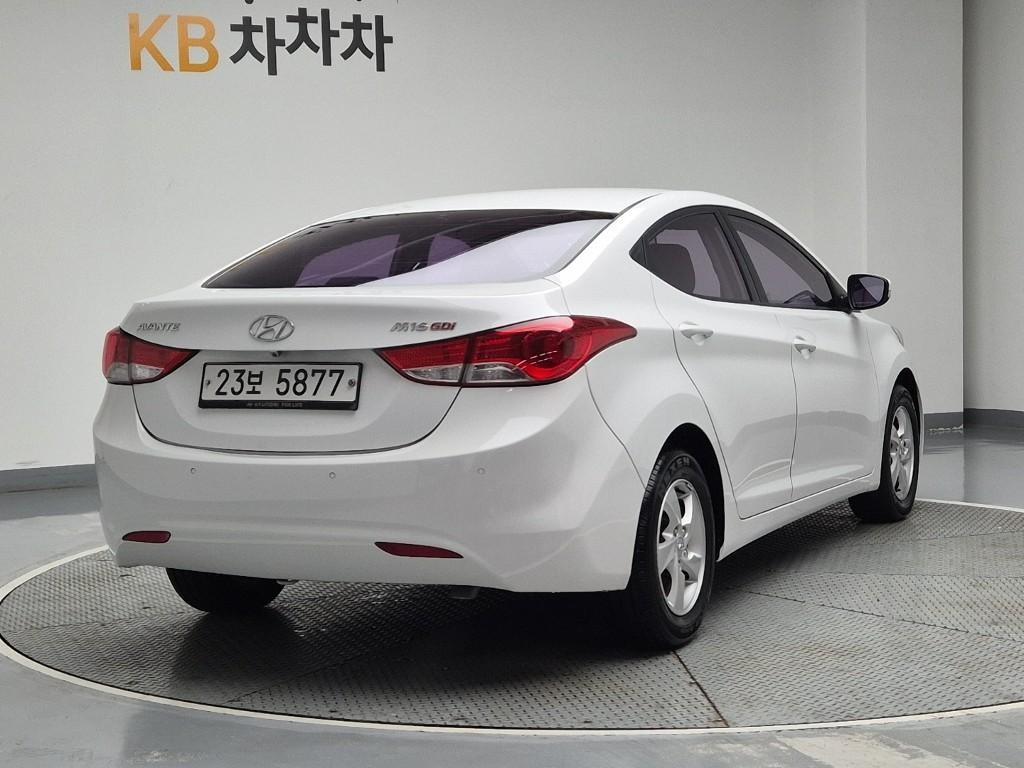 HYUNDAI Avante - Vista 2