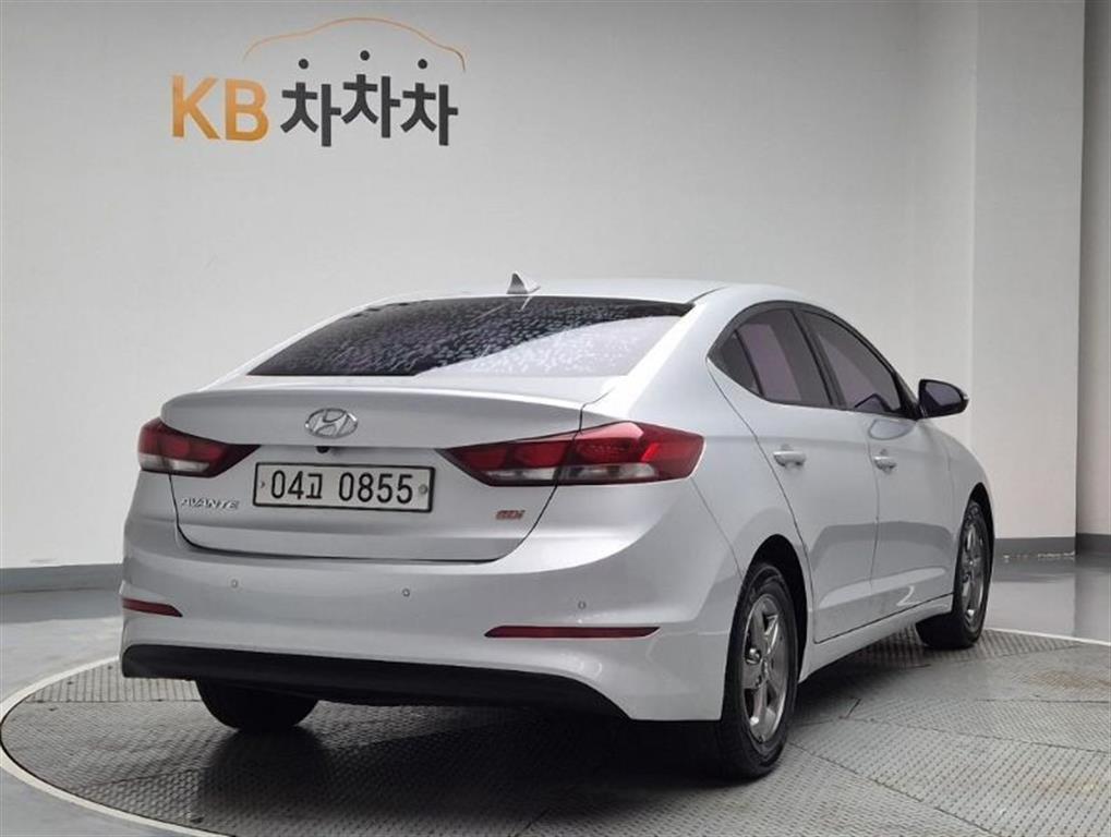 HYUNDAI Avante - Vista 4