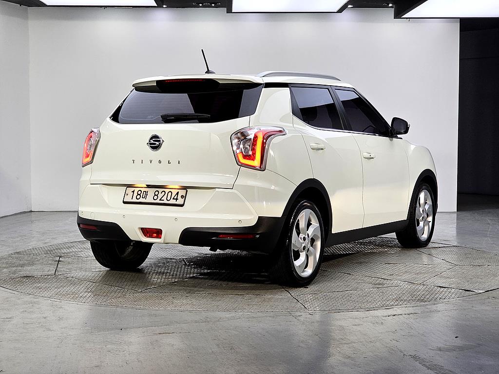 Ssangyong Tivoli - Vista 4