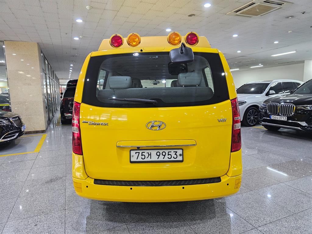 HYUNDAI Starex - Vista 4