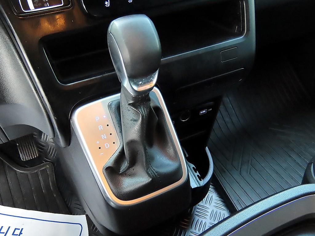 HYUNDAI Staria - Vista 10