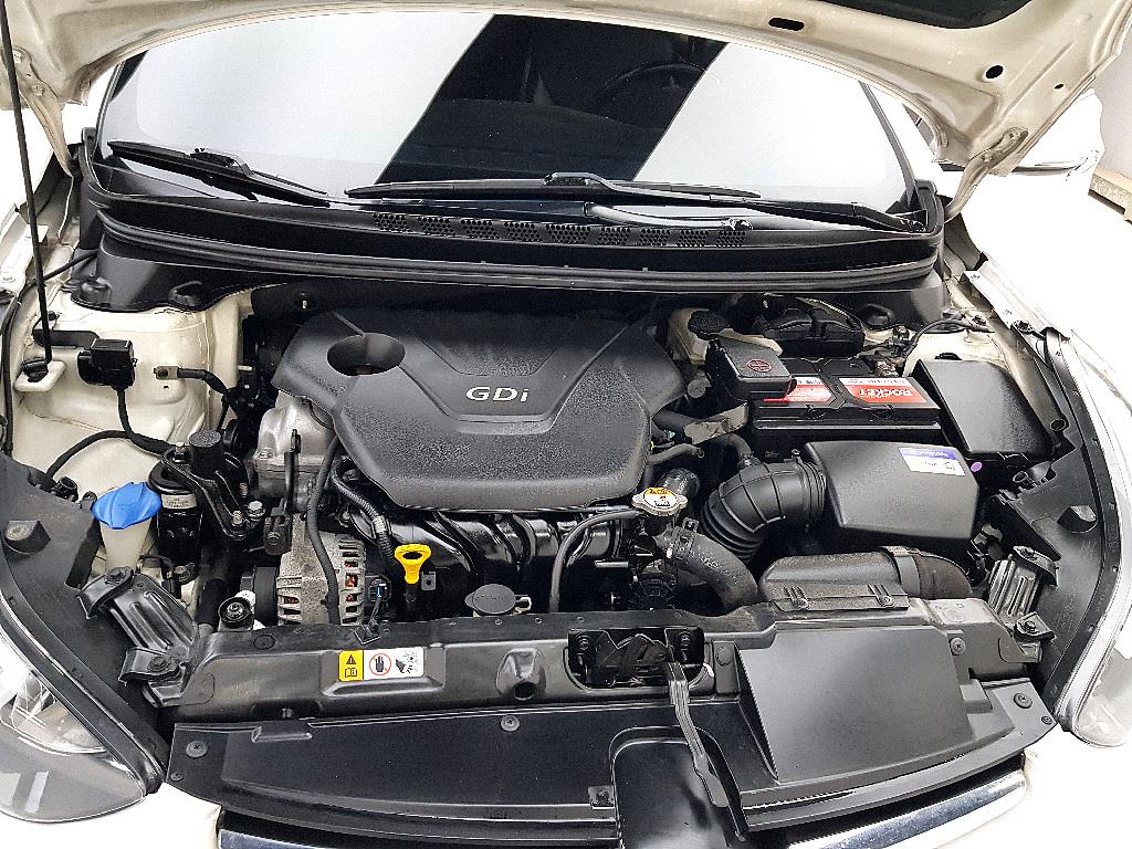 HYUNDAI Avante - Vista 6