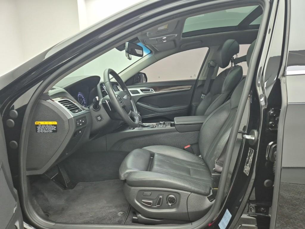 HYUNDAI Genesis - Vista 11