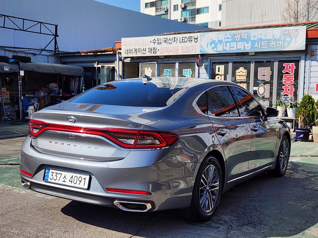 HYUNDAI Grandeur - Vista 4