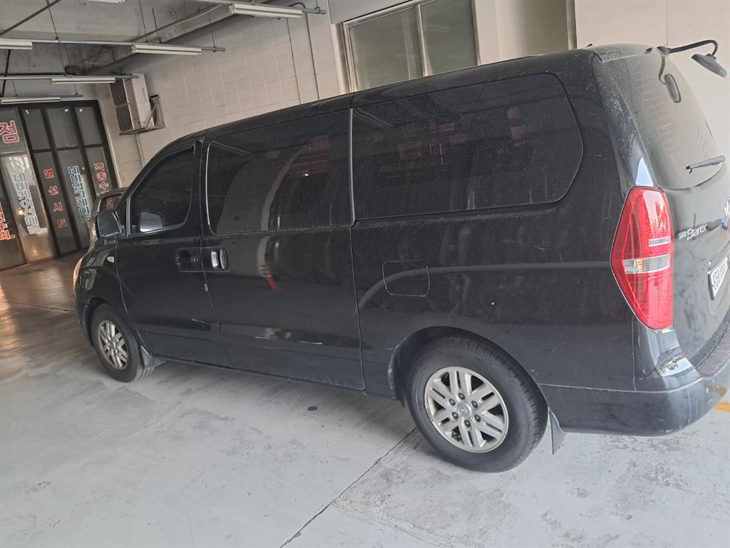 HYUNDAI Starex - Vista 4