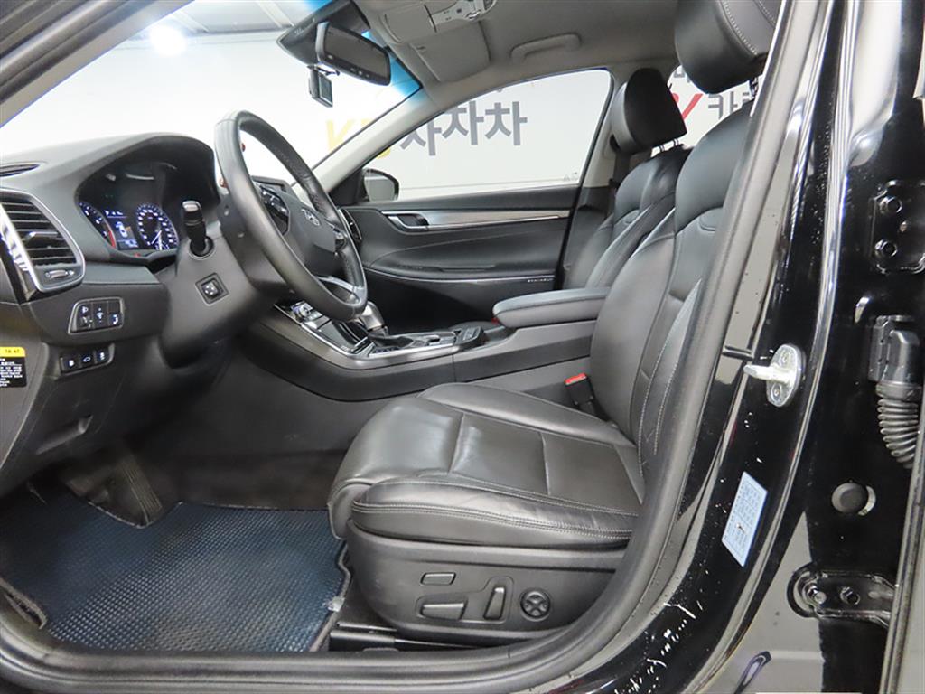 HYUNDAI Grandeur - Vista 5