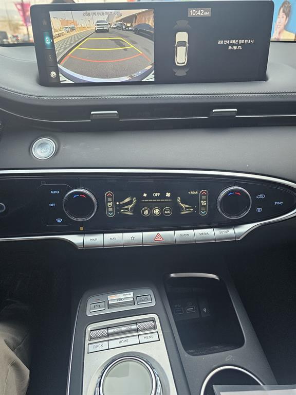 Genesis GV70 - Vista 8