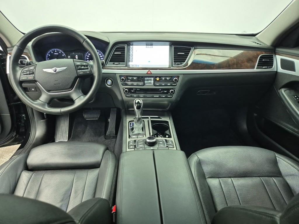 HYUNDAI Genesis - Vista 5