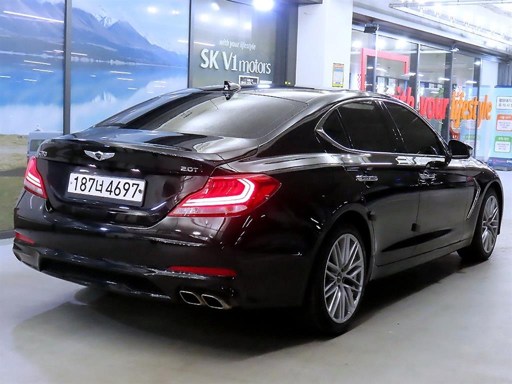 Genesis G70 - Vista 4