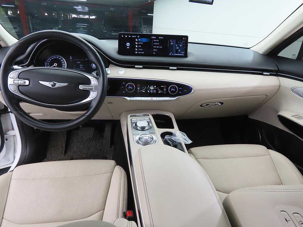 Genesis GV70 - Vista 7