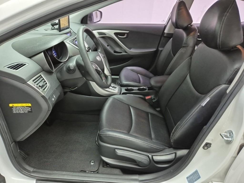 HYUNDAI Avante - Vista 12