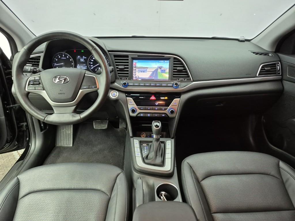 HYUNDAI Avante - Vista 5