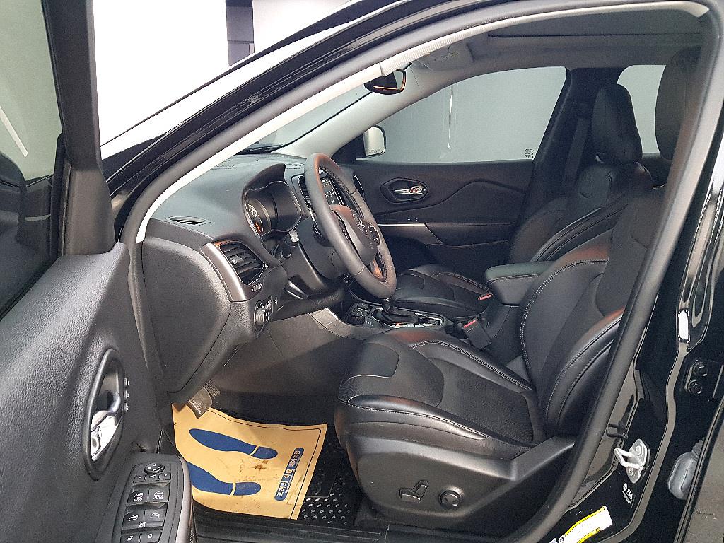 Jeep Cherokee - Vista 8