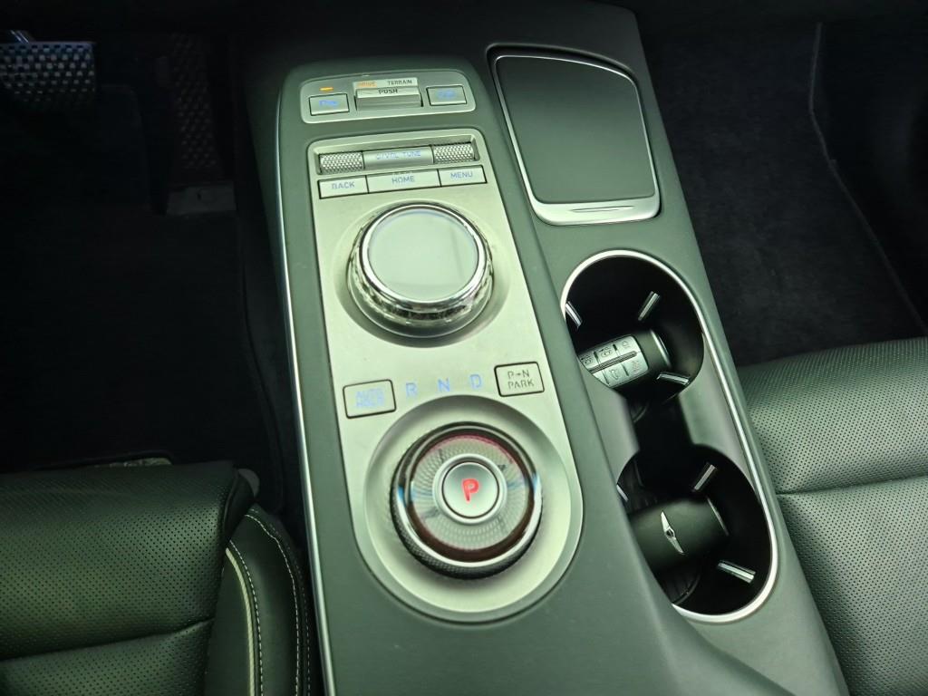 Genesis GV70 - Vista 8