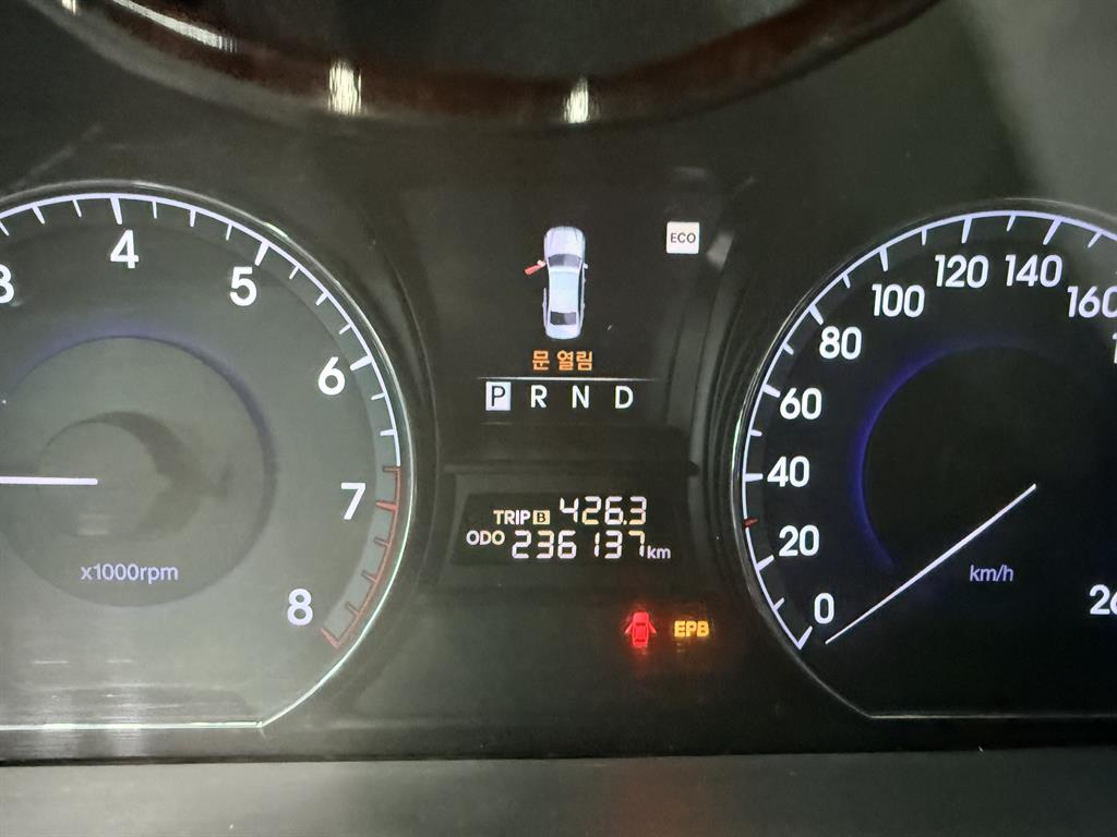 HYUNDAI Equus - Vista 9