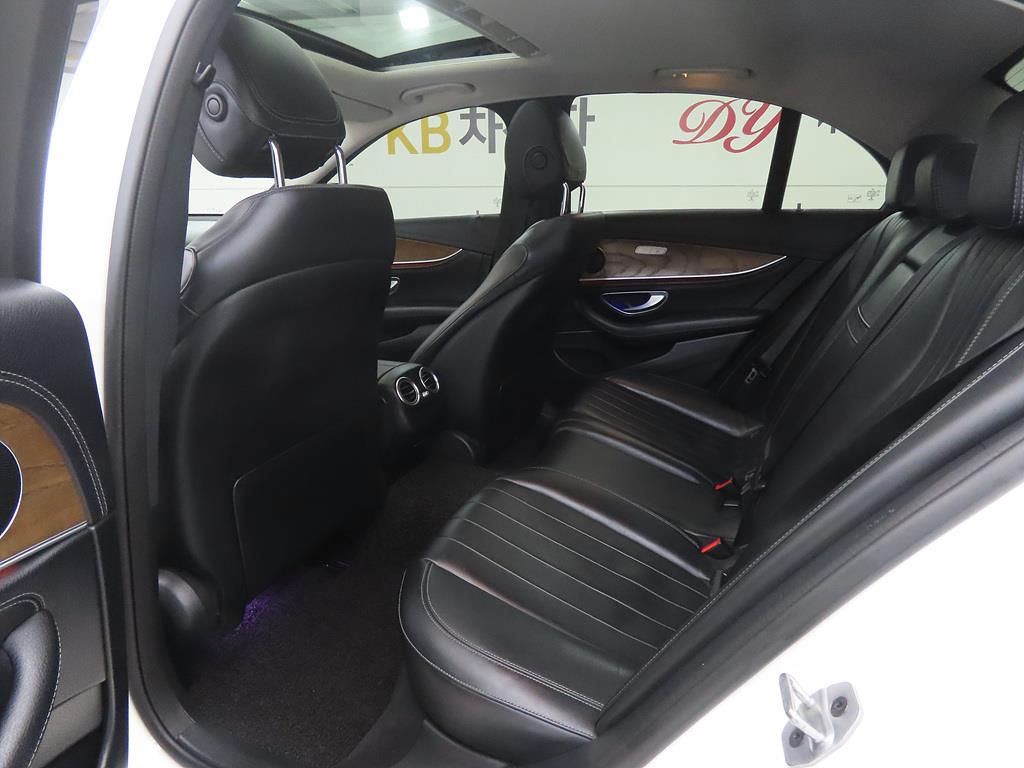 Mercedes Benz E class - Vista 6