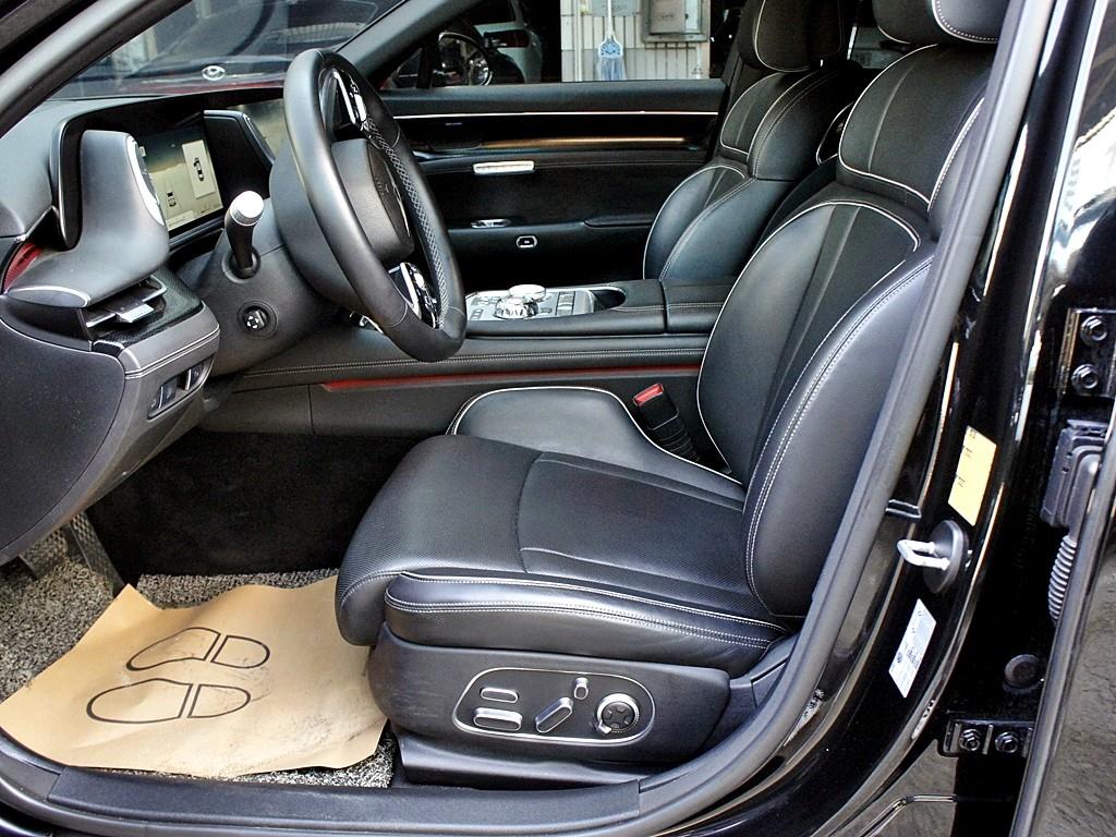 Genesis G90 - Vista 9