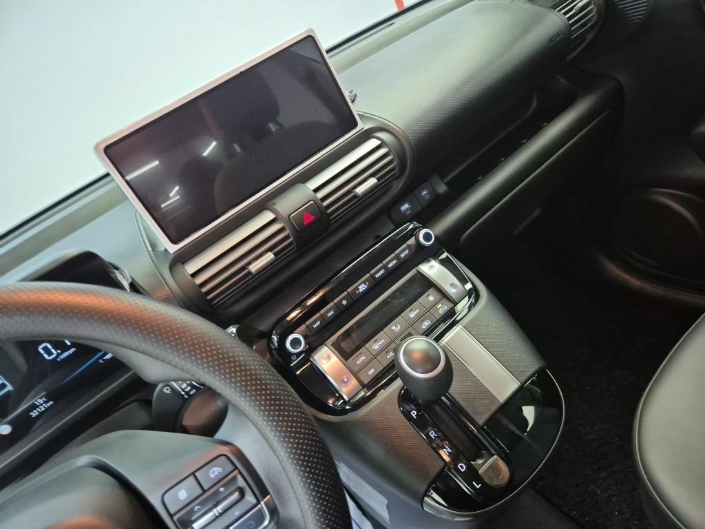 HYUNDAI Casper - Vista 10