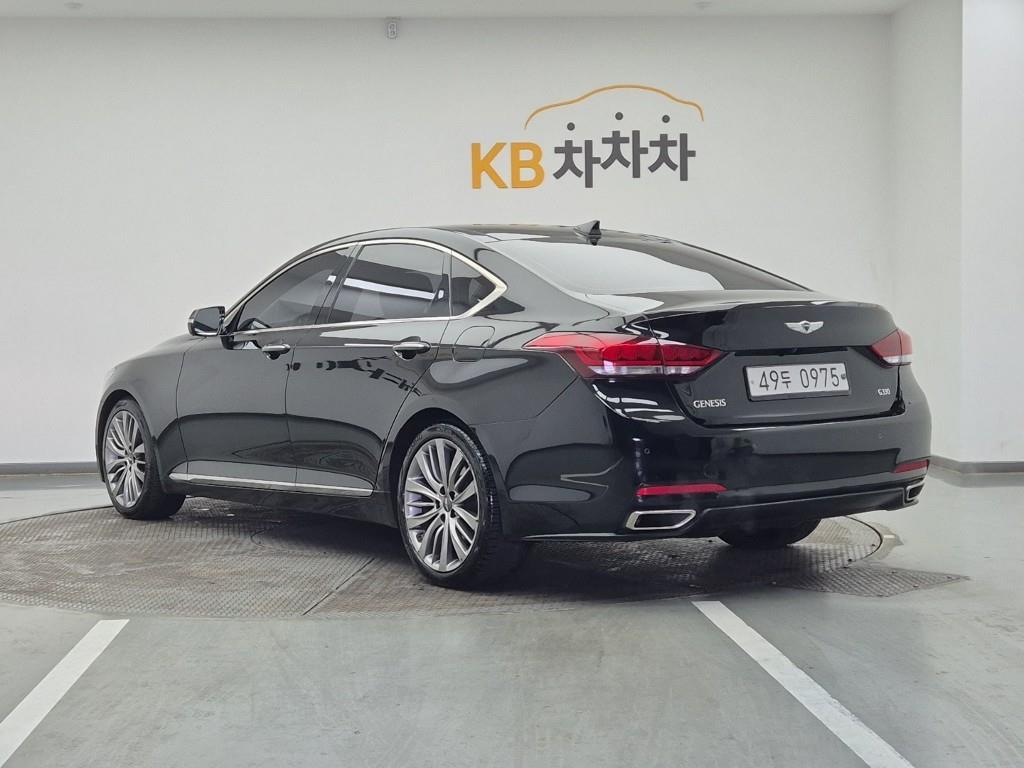 HYUNDAI Genesis - Vista 3