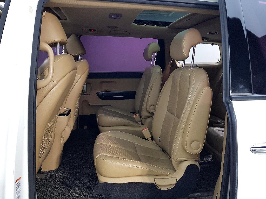 KIA Carnival - Vista 9