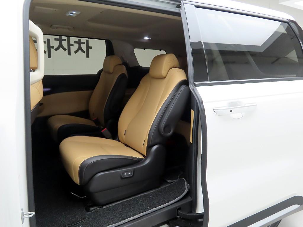 KIA Carnival - Vista 12