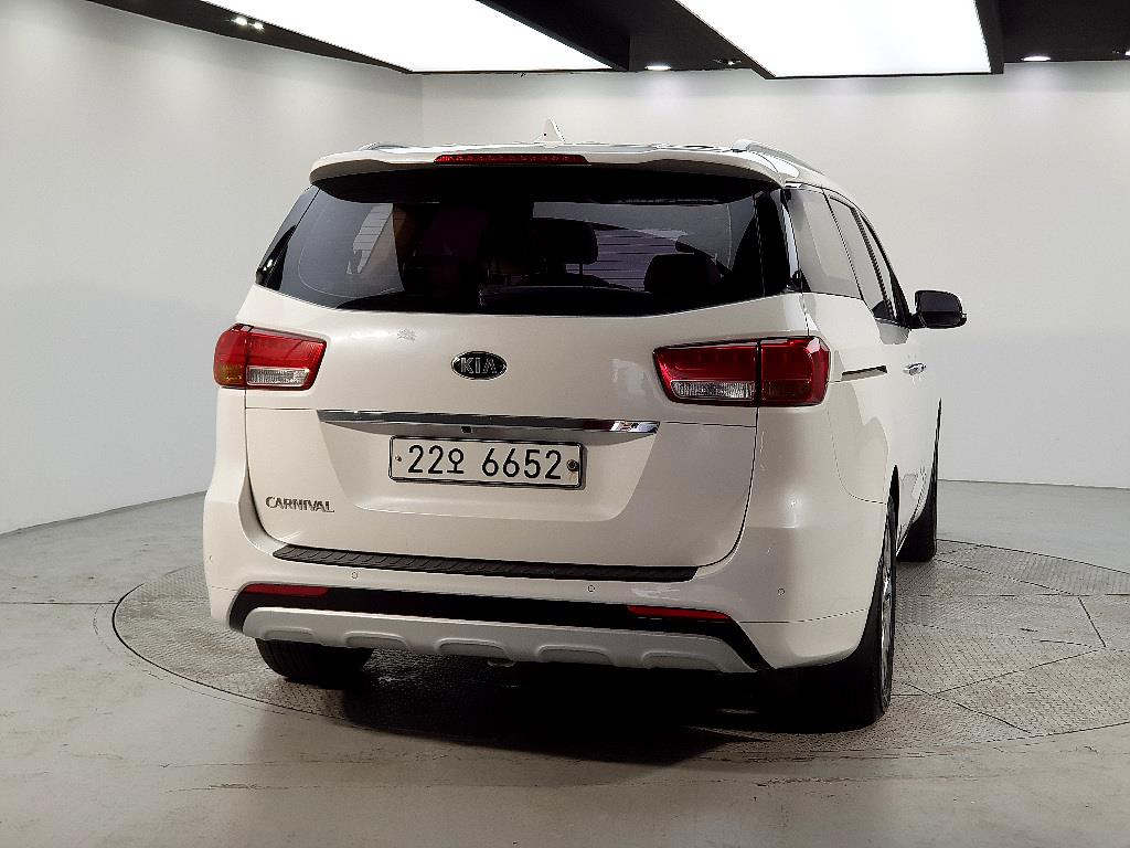 KIA Carnival - Vista 3