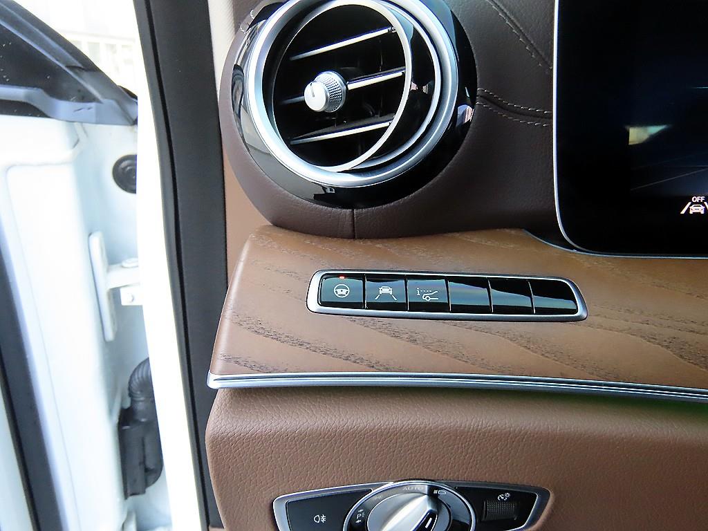 Mercedes Benz E class - Vista 12