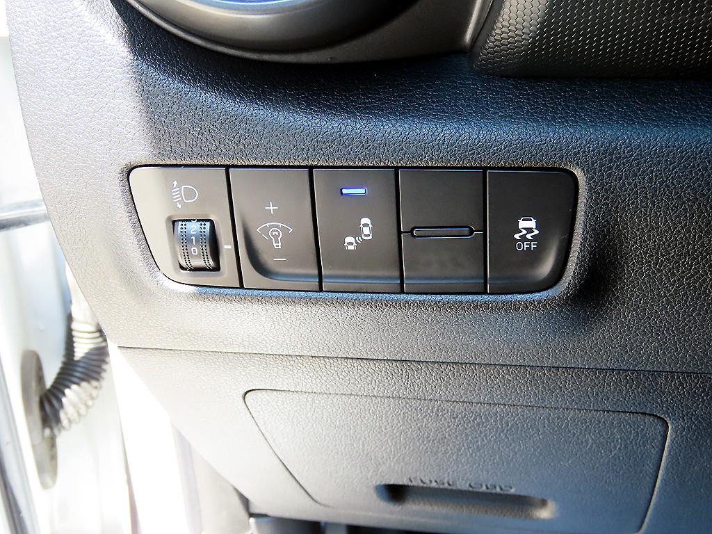 HYUNDAI Kona - Vista 12